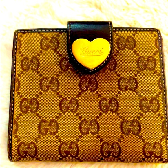 Authentic Gucci Mono Double Snap Wallet. Made in Italy. SERIAL #: 203549-0959 - Picture 1 of 10